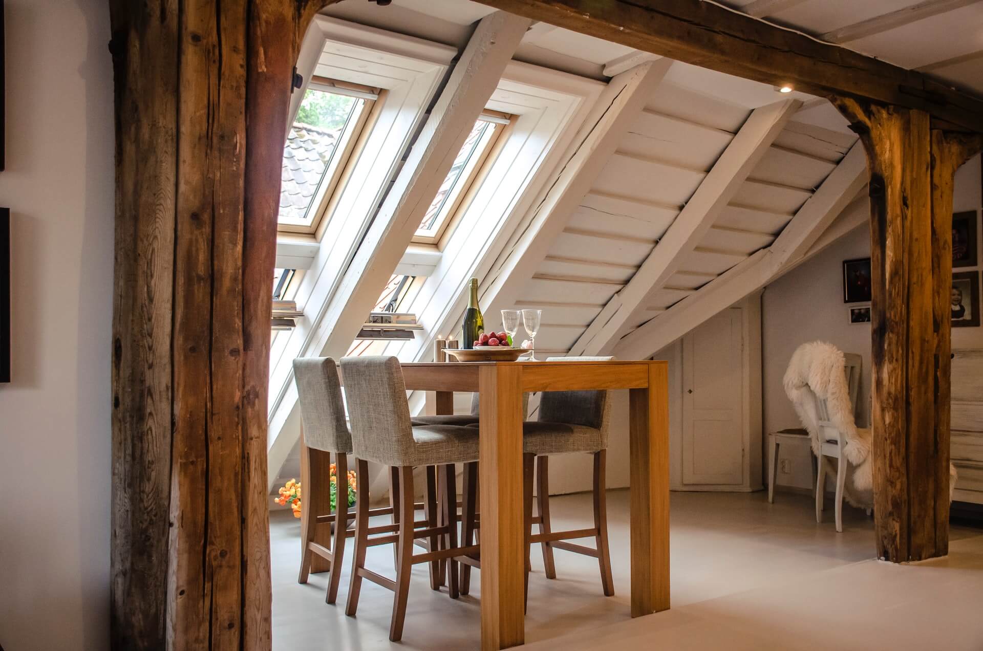 Réchauffer son intérieur : quel rôle joue la poutre apparente ?