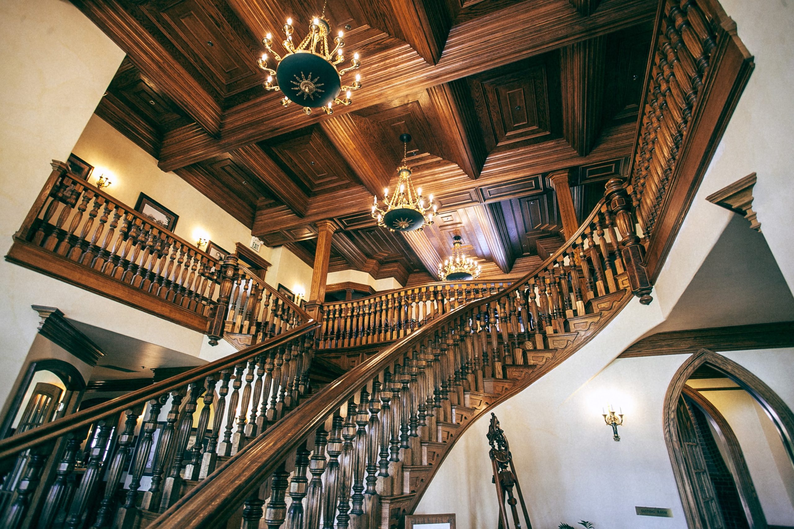 Comment rénover un escalier en bois et le rendre plus moderne&nbsp;?