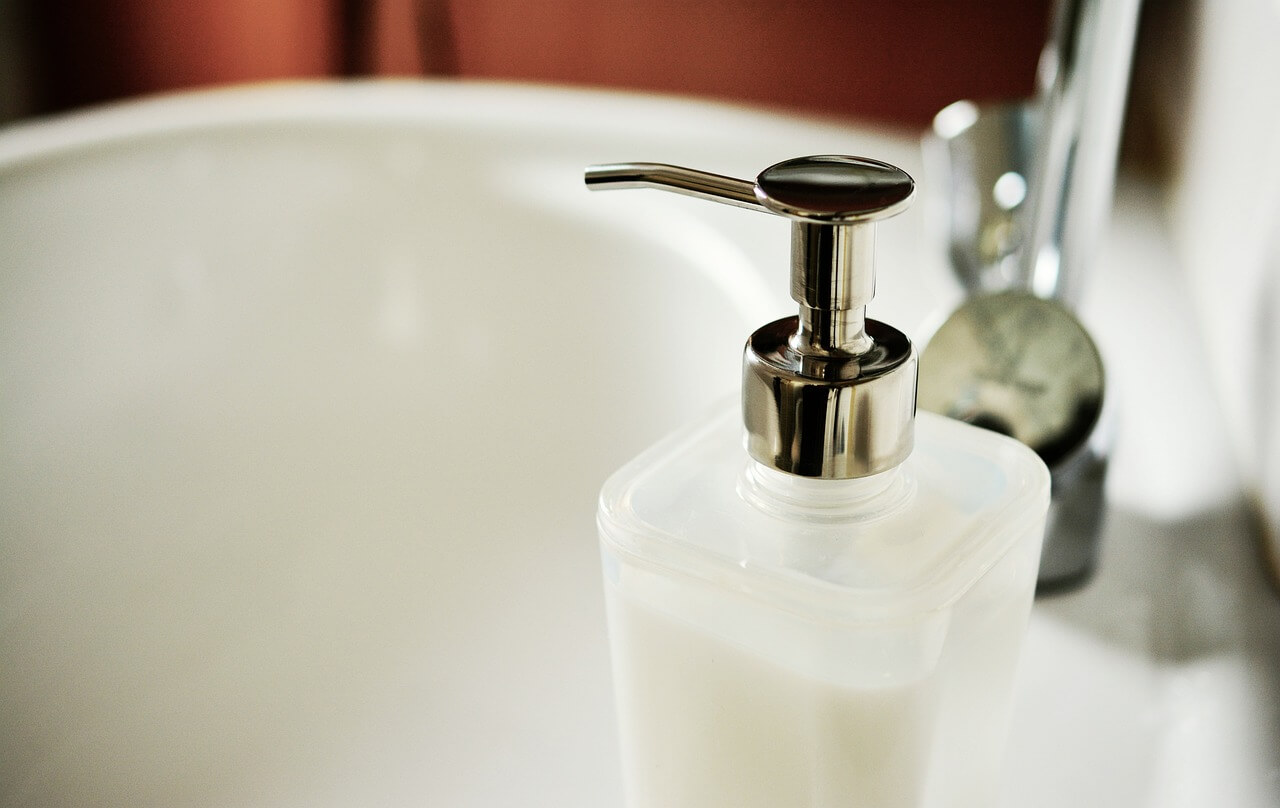 Quelques astuces pour réussir une rénovation de salle de bains sous pentes