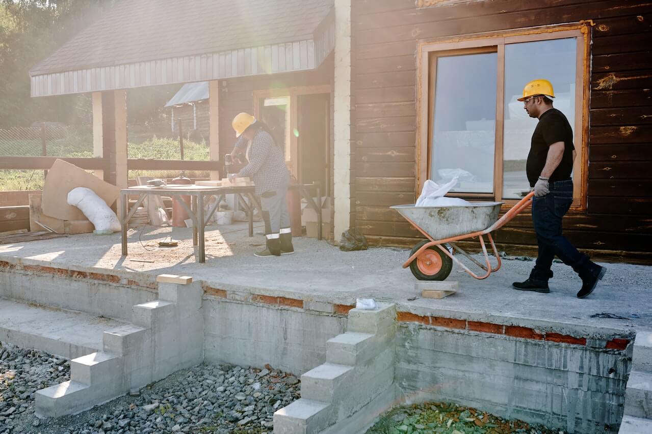 Quels équipements pour nettoyer un chantier après travaux ?