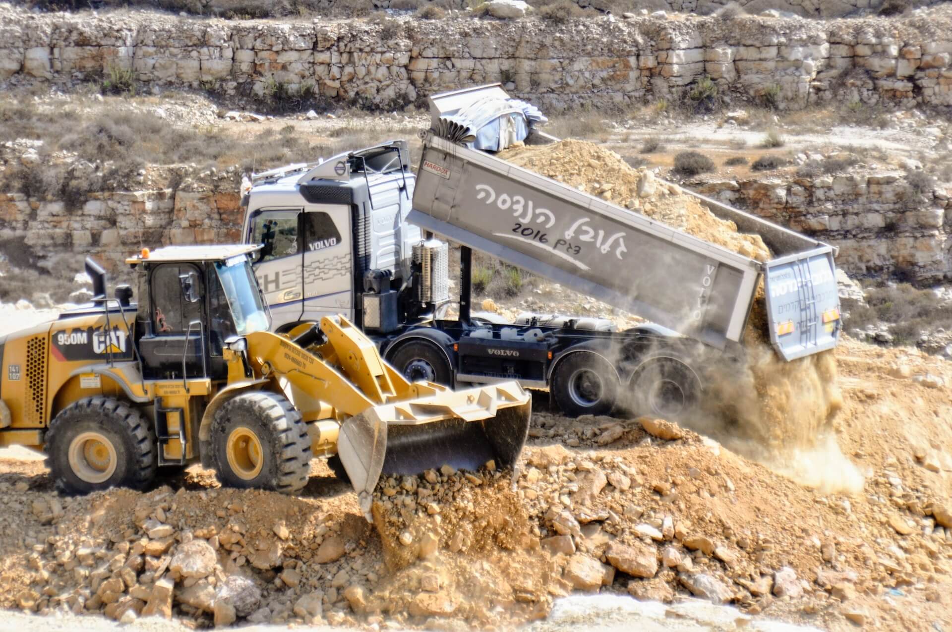 Comment choisir son camion-benne pour chantier ?